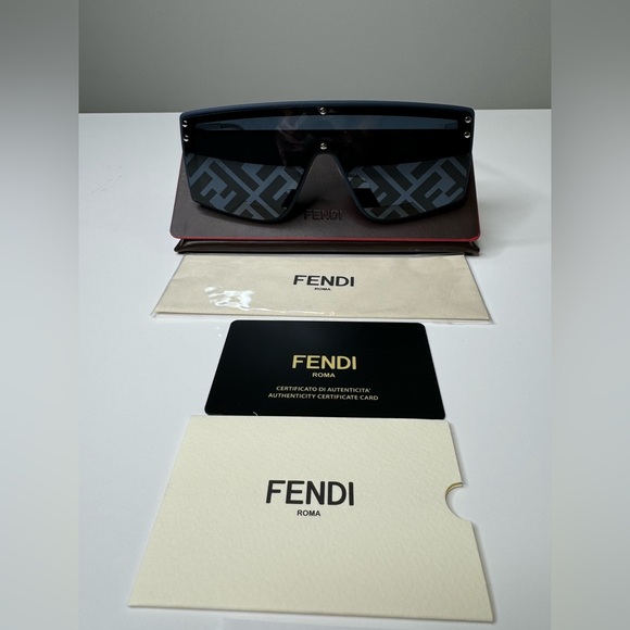 FENDI Logo Sunglasses - Authentic - Unisex - Navy Blue - Picture 3 of 17